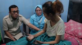 Menteri Perlindungan Pekerja Migran Indonesia Jenguk Pekerja Migran Indonesia Asal Jember yang Dipulangkan karena Sakit, Begini Katanya

(Sumber foto: Istimewa)