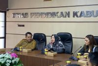 Sidak Dispendik, Komisi D DPRD Jember Pertanyakan Soal Guru Tanpa Gaji selama 10 Bulan (Sumber foto: Sigit/Frensia.Id)