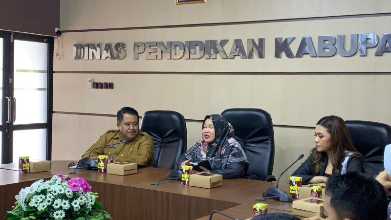 Sidak Dispendik, Komisi D DPRD Jember Pertanyakan Soal Guru Tanpa Gaji selama 10 Bulan (Sumber foto: Sigit/Frensia.Id)