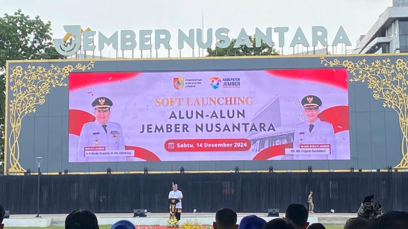 Wajah Baru Alun-Alun Jember, Megatron Terbesar dari Seluruh Kabupaten di Indonesia (Sumber foto: Sigit/Frensia.Id)