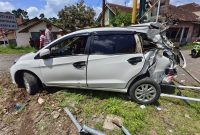 Honda Mobilio Tertampar-Terhempas Kereta Api Pandhalungan Saat hendak Melintasi Rel Kereta Tanpa Palang Pintu (Sumber foto: Istimewa)