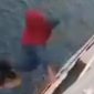 Wanita 52 Tahun Lompat ke Laut Selat Bali, Keterpurukan Finansial Jadi Salah Satu Motifnya (Sumber foto: Tangkapan layar video viral wanita asal Jember yang menceburkan diri di laut Selat Bali)
