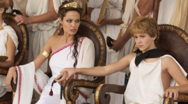 Ilustrasi Alexander bersama ibunya, Olympias (Film Alexander 2004)