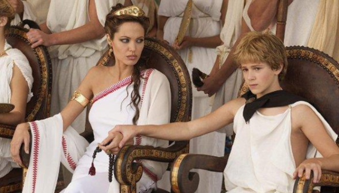 Ilustrasi Alexander bersama ibunya, Olympias (Film Alexander 2004)