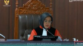 Gambar Banyak Titik-Titiknya! Kelamahan Gugatan Paslon 02 Pilbup Bondowoso, Dipertanyakan Hakim (Sumber: Tangkapan Layar YT Sidang MK)