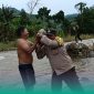 Gambar Solid! MUSPIKA Bahu-Membahu Dengan Warga, Bangun Jembatan Silo-Tempurejo (Sumber: Istimewa)