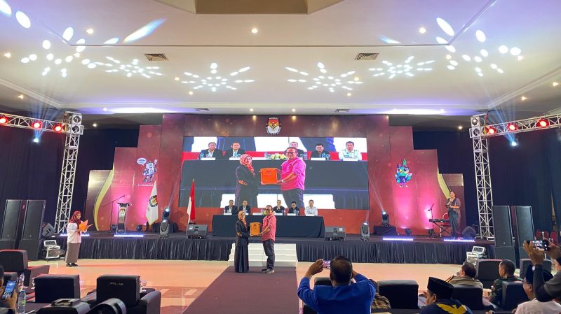 Paslon Petahana Tumbang, Fawait-Djoko Resmi Ditetapkan sebagai Bupati Jember (Sumber foto: Sigit/Frensia.Id)