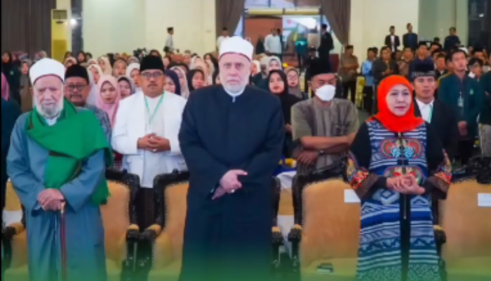 Gubernur Jawa Timur, Khofifah Indar Parawansa membuka Konferensi (Sumber: Instagram Khofifah Indar Parawansa)