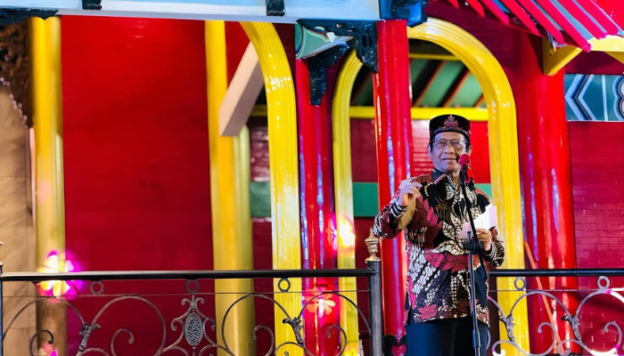 Mahfud MD menyampaikan orasi kebangsaan pada peringatan Haul Gus Dur ke 15 di Surabaya (Sunber: Instagram Mahfud MD) 