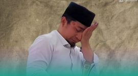 Gambar Air Mata Gus Khozin Berderai, Kenang Nasehat Kedua Orangtuanya (Sumber: Grafis Frensia)