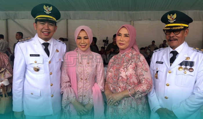 Bupati Fawait dan Wakil Bupati Djoko Susanto bersama pasangan usai Pelatikan (Sumber: Istimewa)