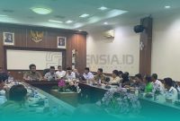 Guru Honorer Pemkab Jember saat Temui Komisi A DPRD Jember