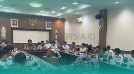 Guru Honorer Pemkab Jember saat Temui Komisi A DPRD Jember