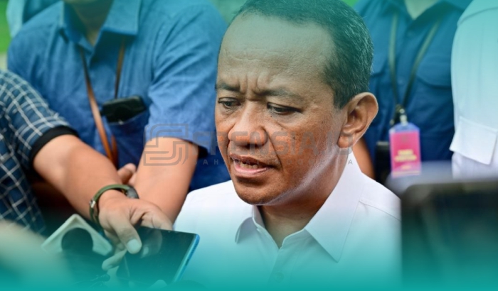 Menteri Energi dan Sumber Daya Mineral (ESDM) Bahlil Lahadalia memberikan keterangan pers kepada awak media usai pertemuan di Istana Kepresidenan, Jakarta, pada Selasa, 4 Februari 2025. (Sumber: BPMI Setpres/Rusman)
