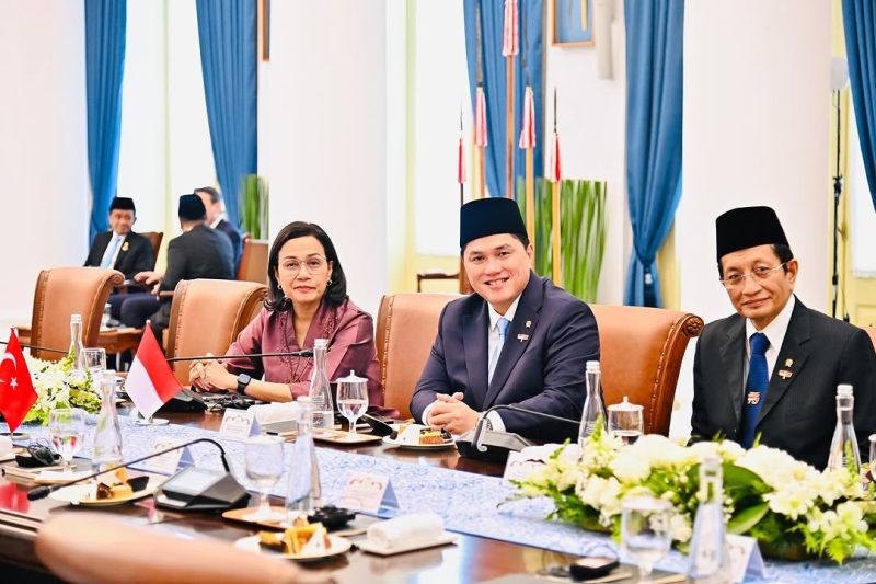 Erick Thohr bersama Sri Mulyani dan Nasaruddin Umar (Sumber: Foto Instagram)