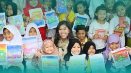 Menkomdigi Meutya Hafid saat mengunjungi Ruang Publik Terpadu Ramah Anak (RPTRA) Intiland Teduh di Semper Barat, Jakarta Utara (Sumber: komdigi.id/NH)