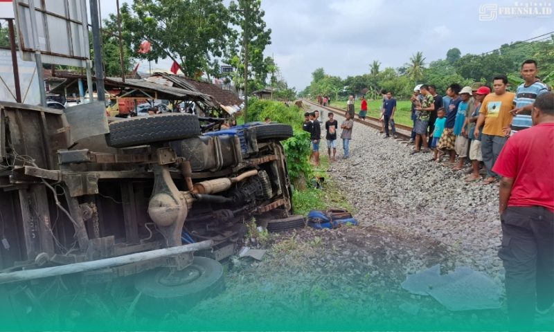 Truk Terseret Kereta Api Sejauh 50 Meter Di Jember, Satu Orang Meninggal Dunia (Sumber Gambar: Istimewa)