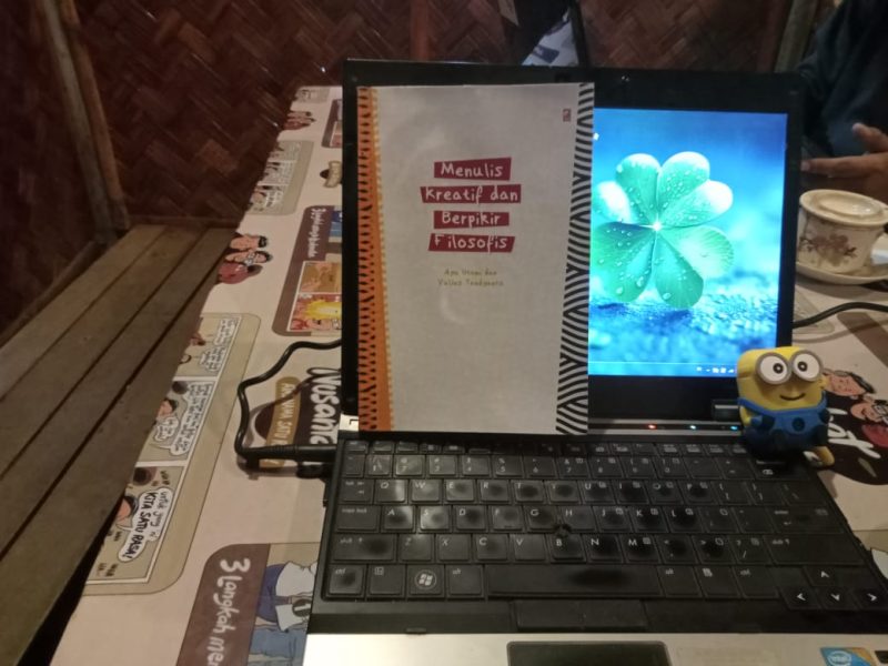 buku menulis kreatif dan berpikir filosofis (Sumber: Istimewa)