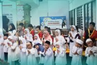 Momen para Siswa dari Berbagai Agama Sekolah Tiga Bahasa Rukun Harapan Menyanyikan lagu Ramadan Tiba saat Buka Bersama Nyai Sinta (Sumber: frensia.id/ Faiq Al Himam)