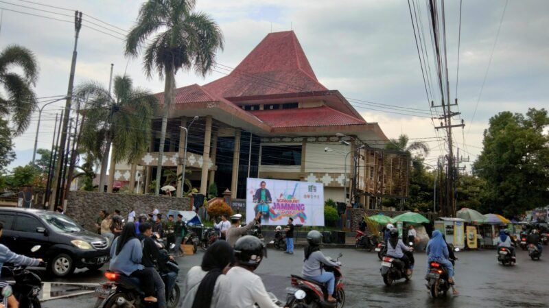 DPC PKB Jember gelar ngabuburit festival band dan bagi-bagi takjil gratis (Sumber foto: Sigit Gita Pamuji)
