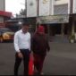 Pelaku penipuan dibawa ke Mapolres Jember (Sumber foto: istimewa)