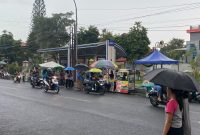 Seru! Menjelang Buka Puasa Ramadan, Jalanan Padat Akibat Masyarakat War Takjil

(Sumber foto: Sigit Gita Pamuji)