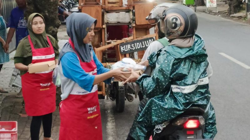 Buka Puasa Gratis Sepanjang Ramadan 2025! Alfamart dan WINGS Group Gandeng Warteg UMKM di 36 Kota Bantu Kaum Duafa
(Sumber foto: Istimewa)
