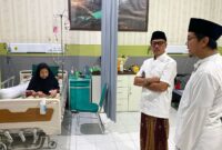 Wabup Djoko Susanto (tengah) saat berkunjung ke Ning Asni (Sumber foto: Sigit Gita Pamuji)