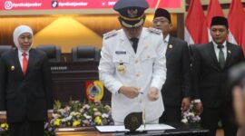 Saksikan Paripurna Serah Terima Jabatan Bupati Jember, Gubernur Khofifah Minta Pemkab Sukseskan Program MBG (Sumber foto: Sigit Gita Pamuji)