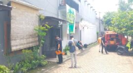 Polisi Olah TKP Rumah Korban (Sumber foto: Istimewa)