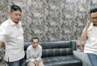 Pelaku (tengah) saat memberikan pengakuan (Sumber foto: Istimewa)