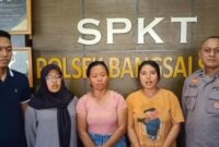 Perempuan yang rekayasa jadi korban begal memberikan klarifikasi di Polsek Bangsalsari (Sumber foto: Istimewa)