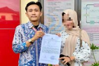 Korban pelecehan seksual dengan didampingi kuasa hukumnya lapor ke Polres Jember (Sumber foto: Sigit)