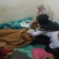Tim medis saat melakukan pemeriksaan luar (Sumber foto: Istimewa)