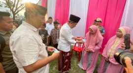 Gus Fawait saat mengecek pelayanan dari OPD kepada masyarakat di Kecamatan Silo (Sumber foto: Sigit)