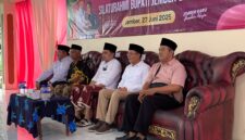 Bupati Jember saat silaturahmi dengan para guru ngaji di Silo (Sumber foto: Sigit)