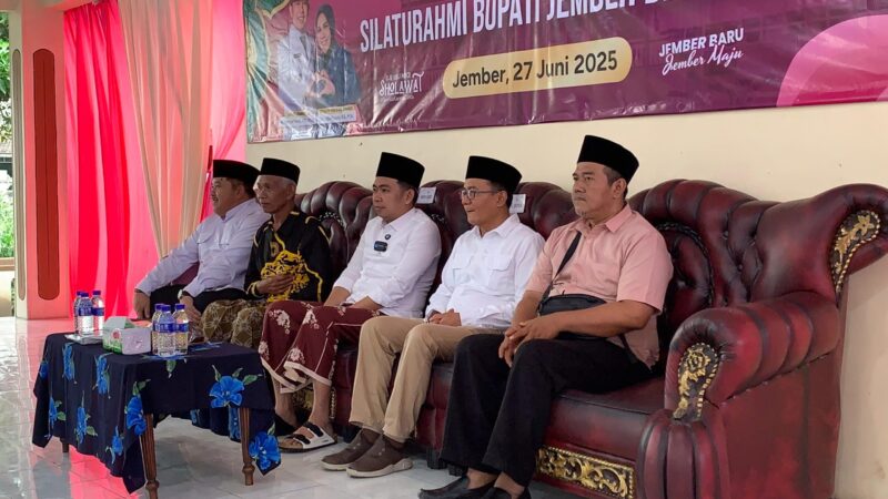 Bupati Jember saat silaturahmi dengan para guru ngaji di Silo (Sumber foto: Sigit)