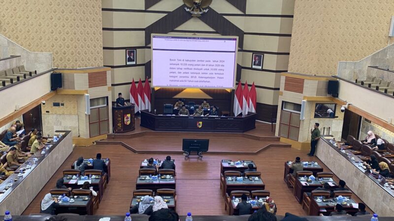 Bupati Jember saat menyampaikan tanggapannya terhadap Pandangan Umum semua Fraksi DPRD Jember (Sumber foto: Sigit)