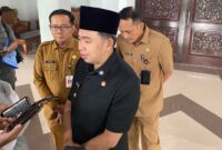 Bupati Jember Muhammad Fawait saat diwawancarai (Sumber foto: Sigit)