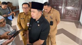 Bupati Jember Muhammad Fawait saat diwawancarai (Sumber foto: Sigit)