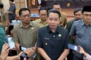 Bupati Jember Muhammad Fawait saat diwawancarai (Sumber foto: Sigit)