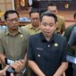 Bupati Jember Muhammad Fawait saat diwawancarai (Sumber foto: Sigit)