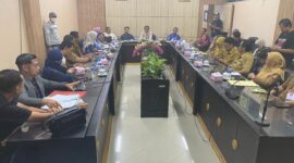 Rapat Dengar Pendapat di Komisi B DPRD Jember (Sumber foto: Sigit)