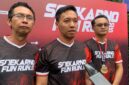 Ketua Panitia Soekarno Fun Run (ditengah) Wahyu Prayudi Nugroho saat diwawancarai (Sumber foto: Sigit)