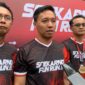 Ketua Panitia Soekarno Fun Run (ditengah) Wahyu Prayudi Nugroho saat diwawancarai (Sumber foto: Sigit)