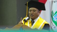 Gambar Keren! Gagas Tuhan Inspirasi Kebebasan, Fawaizul Umam Dikukuhkan Jadi Guru Besar di UIN KHAS (Sumber: Istimewa)