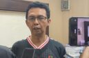 Ketua Fraksi PDIP DPRD Jember, Edi Cahyo Purnomo saat diwawancarai (Sumber foto: Sigit)
