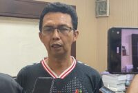 Ketua Fraksi PDIP DPRD Jember, Edi Cahyo Purnomo saat diwawancarai (Sumber foto: Sigit)