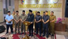 Bupati Jember saat memaparkan Surat Edaran (Sumber foto: Sigit)
