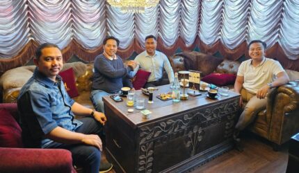 Melestarikan Jaringan, Owner Balad Grup, HRM. Khalilur R Abdullah Sahlawiy bersama para mitranya